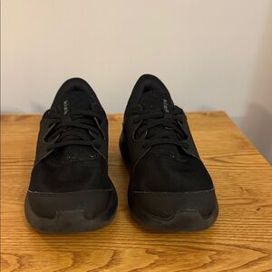 Kizik Anaheim black size 3Y